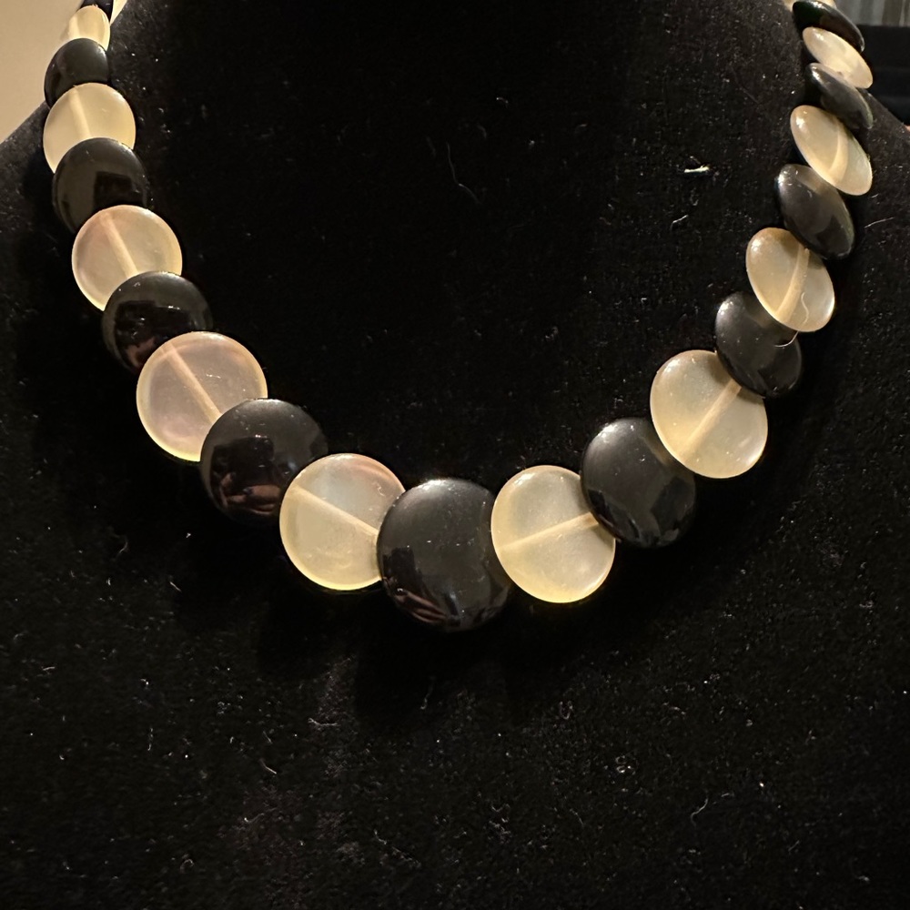 Necklace vintage black and white flat beads